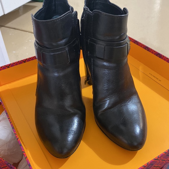 Tory Burch Colton Galleon Leather Bootie - Picture 5 of 11